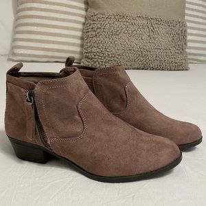 Arizona Jeans Co ankle booties NWOT